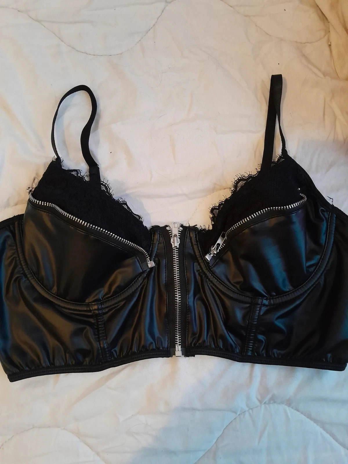 Top style corset bustier, au look résolument rock, gothique, Bonnet C